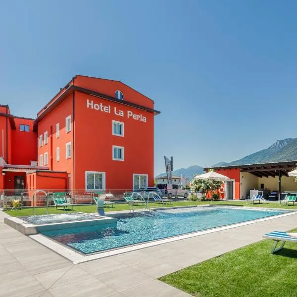 Hotel La Perla，位于Agarone的酒店