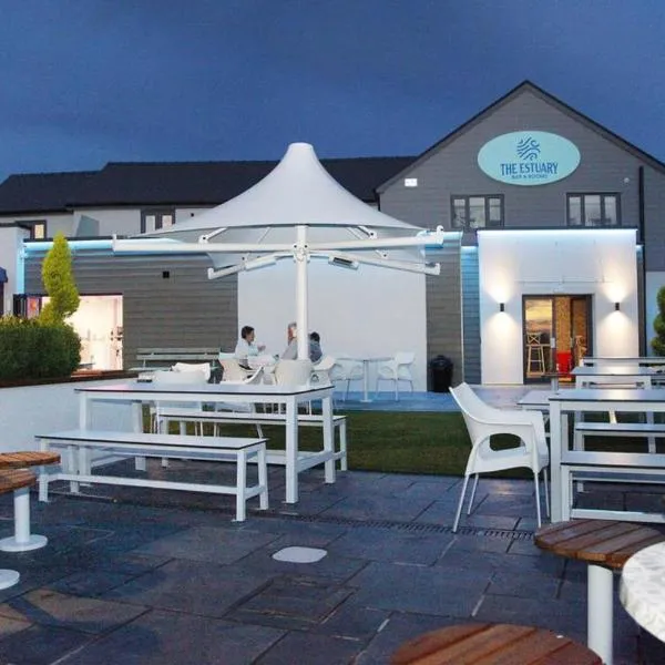 The Estuary - A Bar with Rooms，位于Nicholaston的酒店
