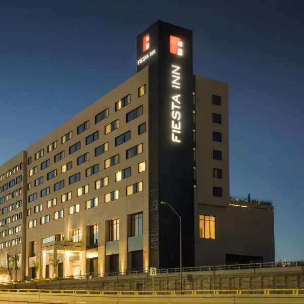 奇瓦瓦时尚购物中心菲斯塔酒店，位于奇瓦瓦的酒店