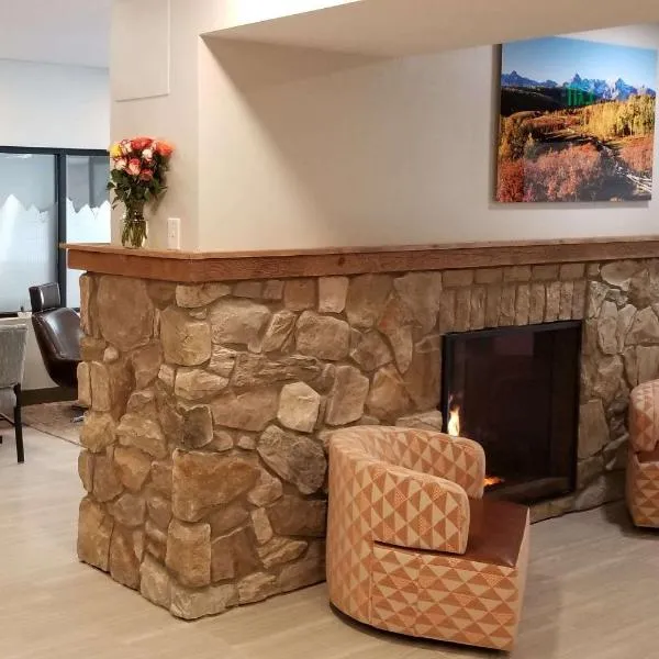 Microtel Inn & Suites by Wyndham Georgetown Lake，位于Berthoud Falls的酒店