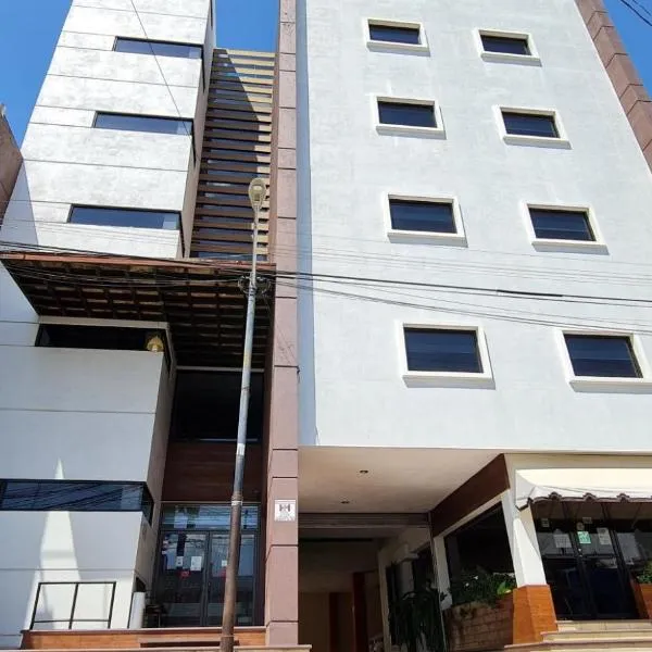 马德里酒店，位于图斯特拉古铁雷斯的酒店