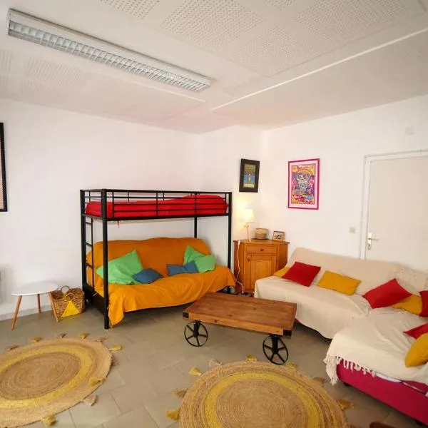 Gîte le Rocher - Apartment on the ground floor for 8 people，位于Villar-dʼArène的酒店