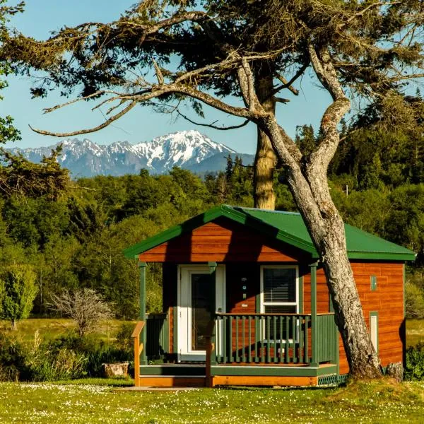 Crescent Beach and RV Park，位于安吉利斯港的酒店