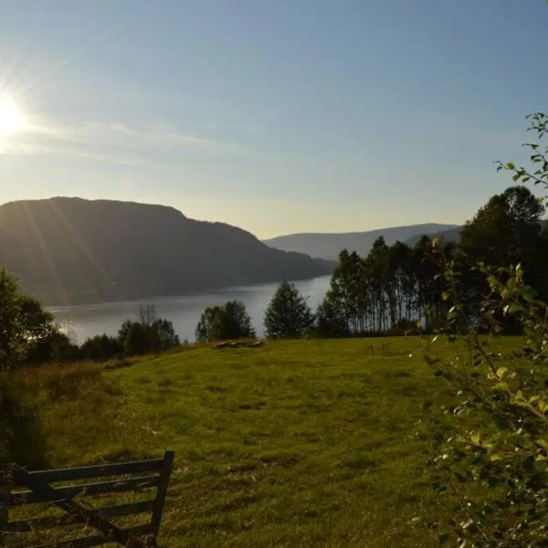 Stille og fredelig med panoramautsikt，位于Valsøybotn的酒店