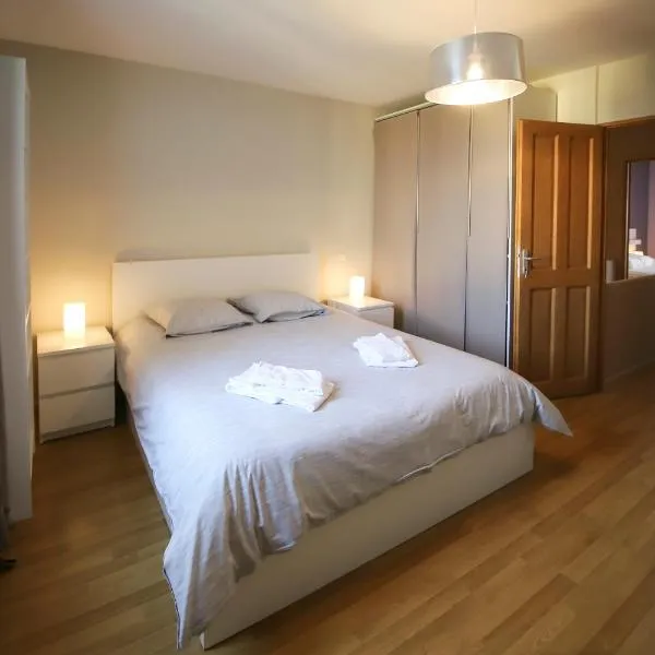 Maison tendance avec jardin, centre village, Alpilles, familles，位于埃瑞兹的酒店