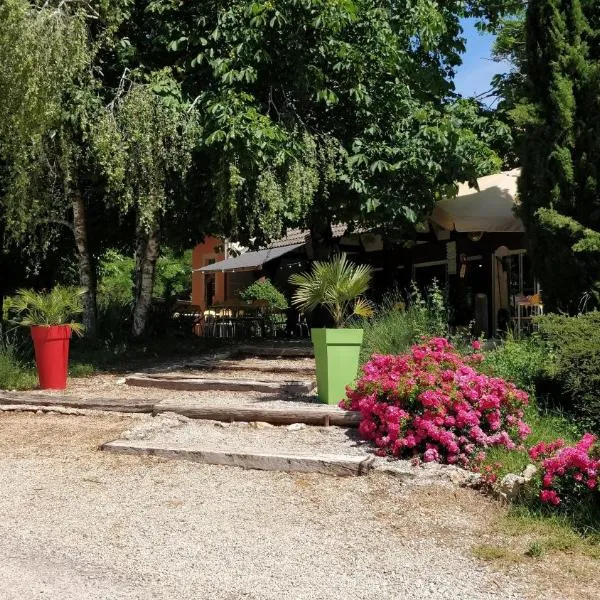 Camping Au Tour de l'Aveyron，位于洛斯彼特勒特杜拉兹的酒店