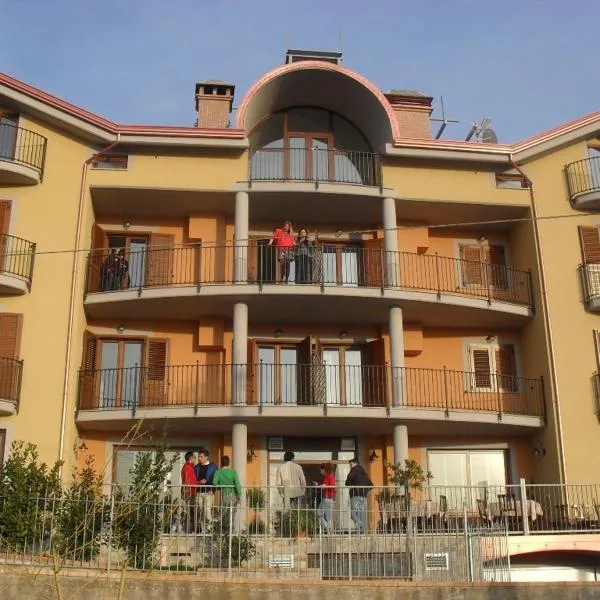Hotel Giardino San Michele，位于瓦洛-德拉卢卡尼亚的酒店