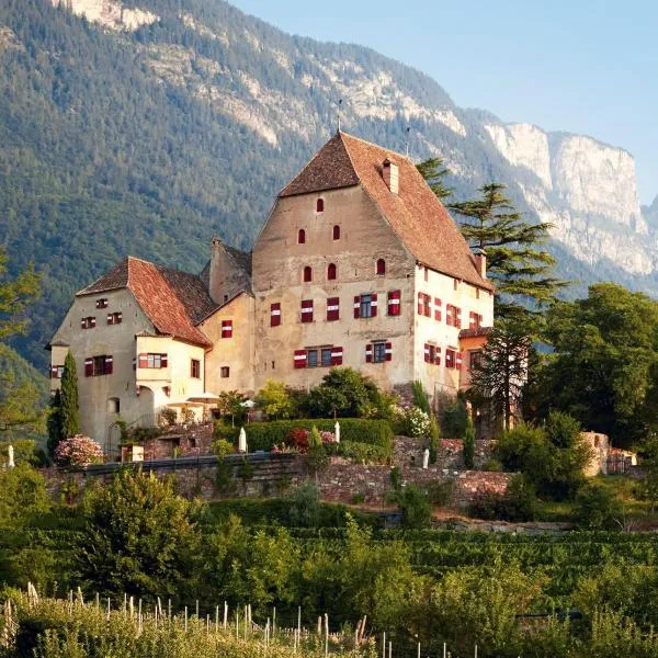 Schloss Englar，位于阿皮亚诺苏拉斯特拉达的酒店
