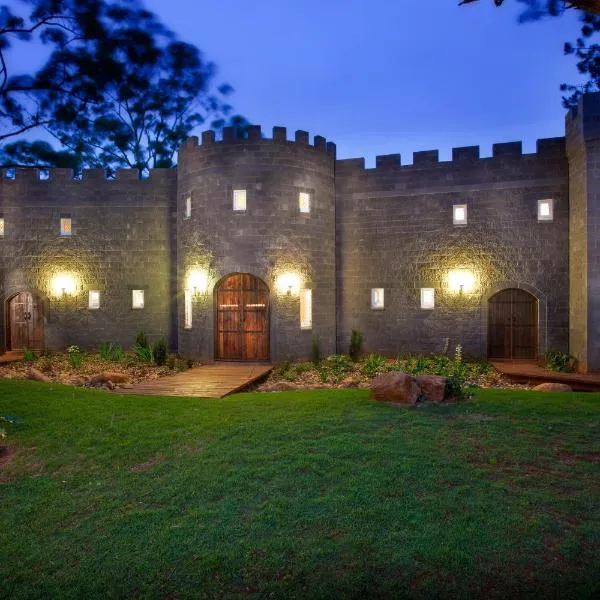 谭伯连城堡酒店，位于Canungra的酒店