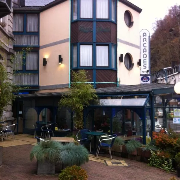 Hotel Les Arcades - La-Roche-en-Ardenne，位于伦德科斯的酒店