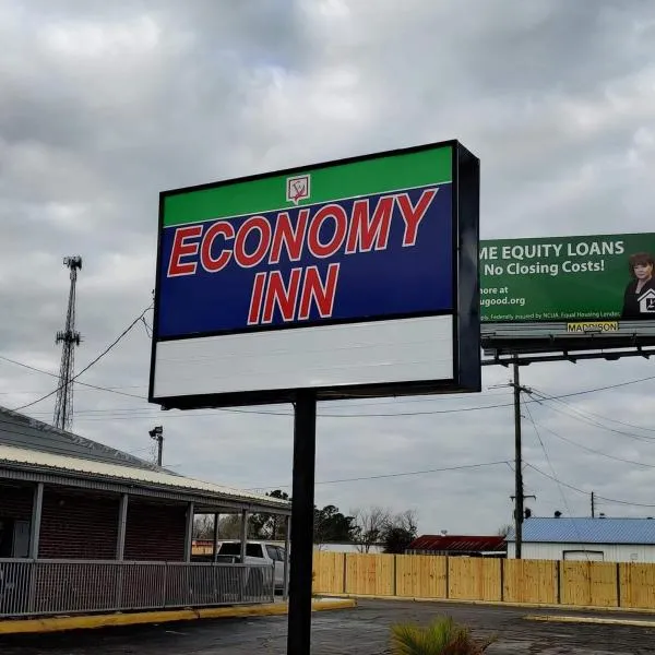 Economy Inn Motel，位于派恩赫斯特的酒店