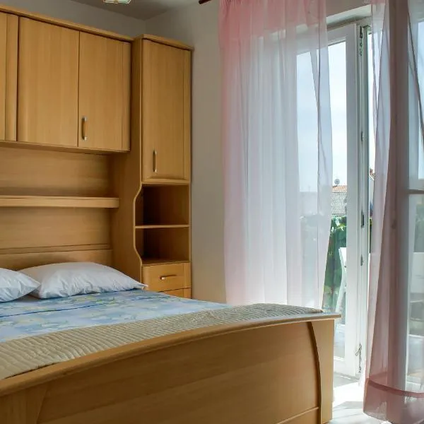 Apartments Sosic，位于罗维尼的酒店