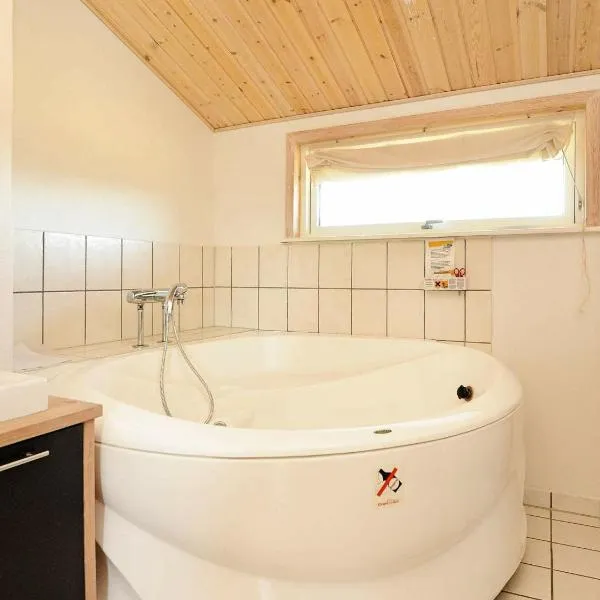Luxury Retreat near Beach - By Traum Ferienwohnungen，位于凡岛的酒店