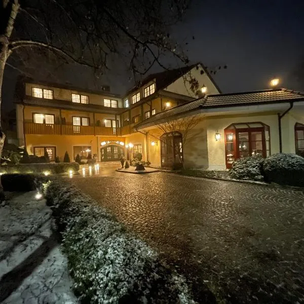 Hotel Fohlenhof，位于Ampfing的酒店