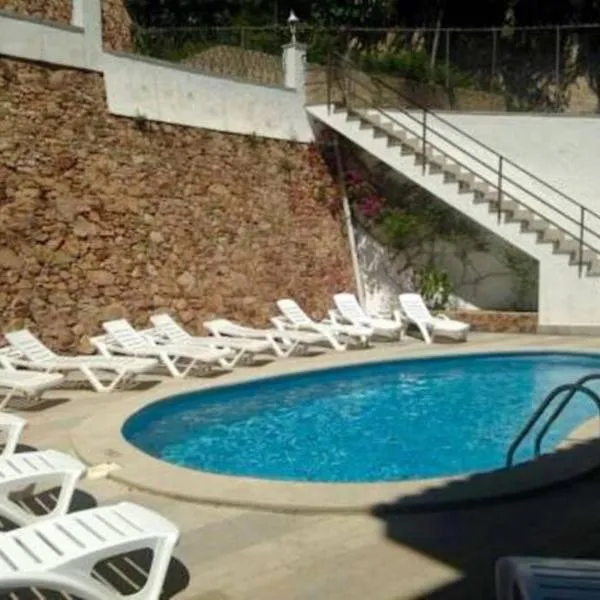 Apartamento con piscina en el centro de Blanes，位于布拉内斯的酒店