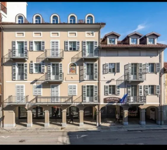 Hotel & Apartments " Perpoin "，位于Brondello的酒店