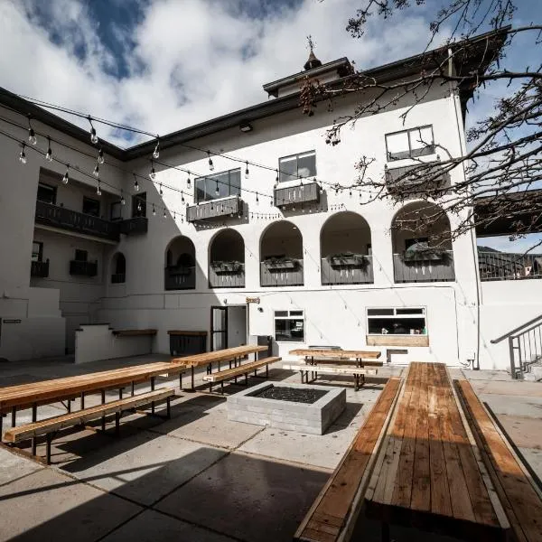 LOGE Leavenworth，位于莱文沃思的酒店