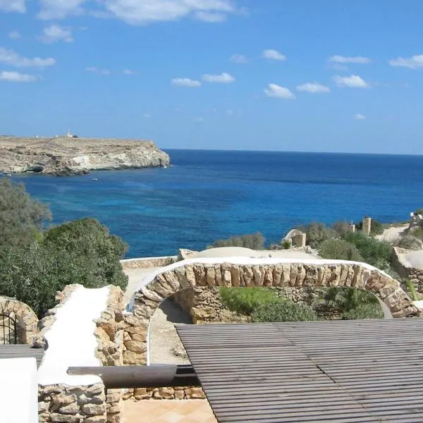 艾旦慕斯迪博尔戈卡拉克雷塔酒店，位于Lampedusa的酒店