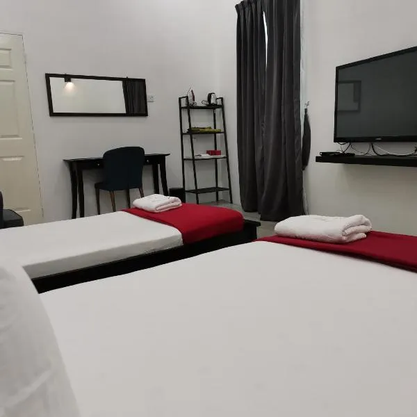 RoomStay Hj Esmon Parit Raja UTHM，位于Rengit的酒店