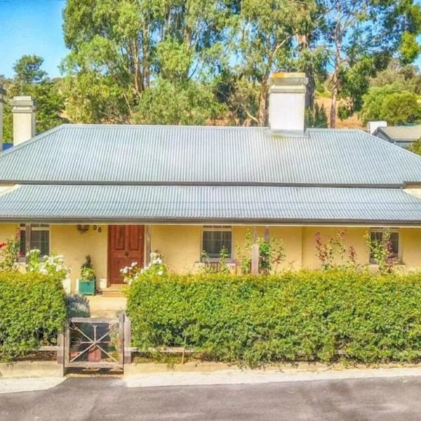 Barossa Valley’s Captain Rodda’s Cottage，位于赛特菲尔德的酒店