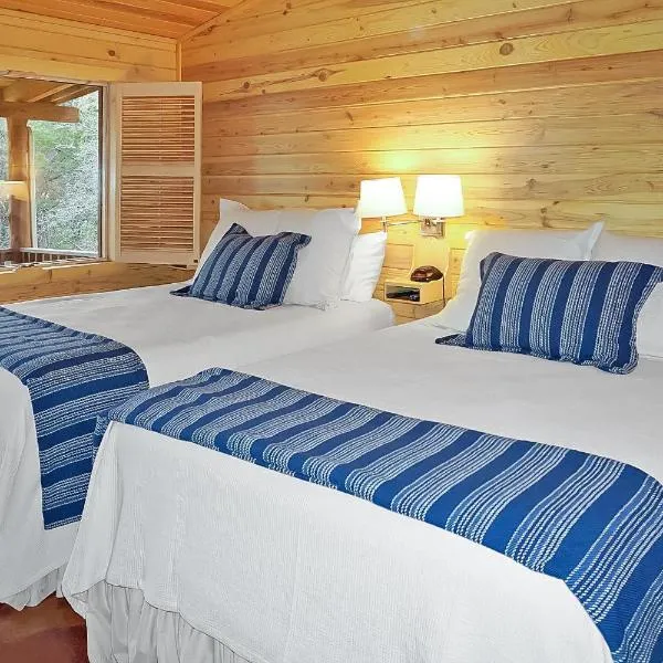 Wimberley Log Cabins Resort and Suites- Unit 5，位于Pleasant Valley Crossing的酒店