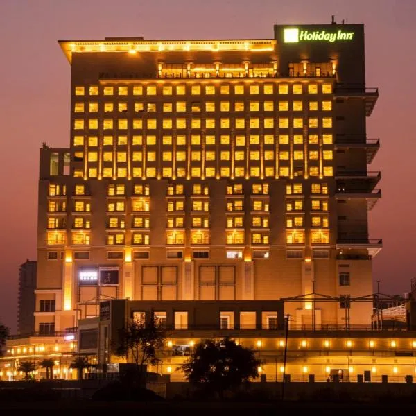 Holiday Inn Gurugram Sector 90, an IHG Hotel，位于Garhi Harsāru的酒店