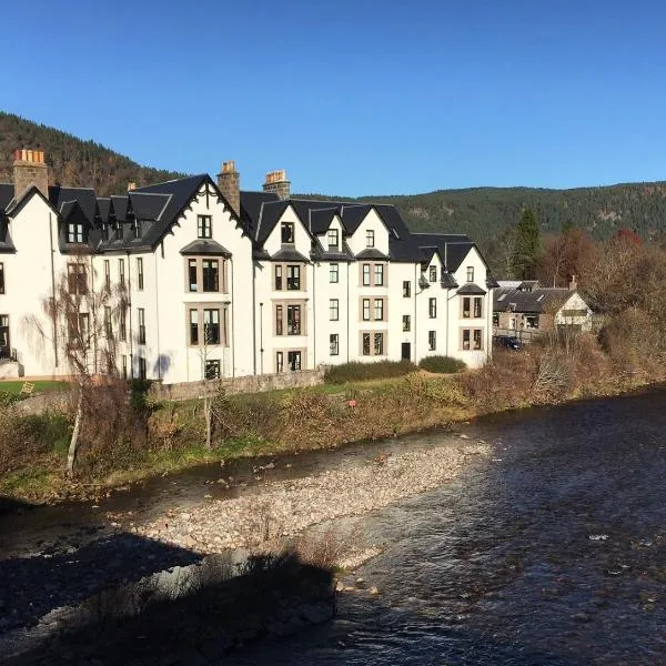 Lovely 2 bedroom apt in Ballater on the River Dee，位于巴拉特的酒店