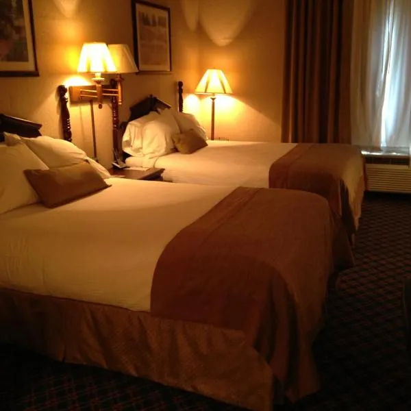 Comfort Inn & Suites Columbus North，位于西点的酒店