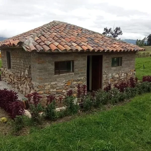 Mirador Valle del Tomine - Cabaña vista al embalse，位于瓜塔维塔的酒店