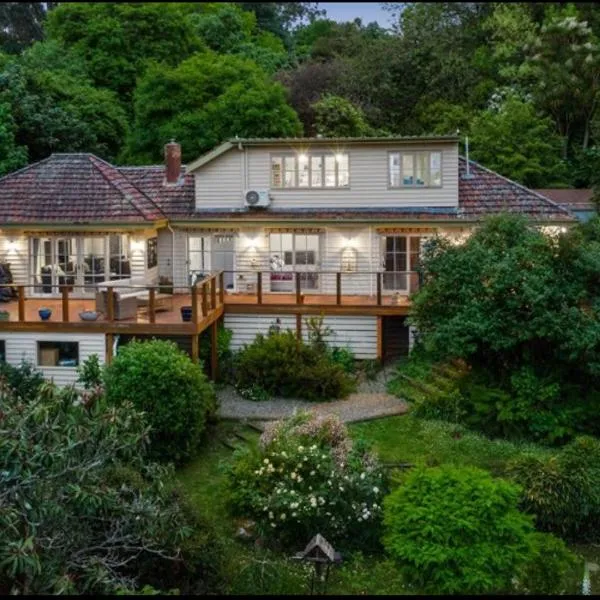 Mountain Villa in Dandenong Ranges，位于丹德农山的酒店