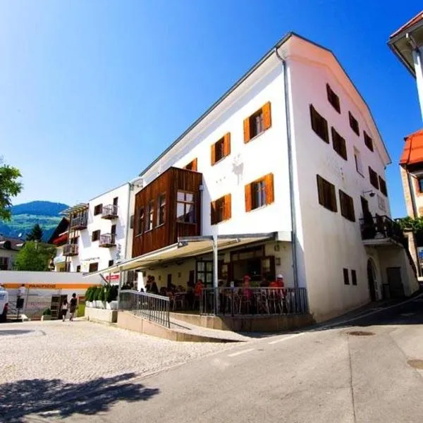 Hotel Garni Zum Hirschen，位于Slingia的酒店