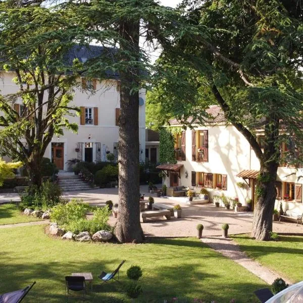 Gites du Caylar - Chambres et Appartments，位于拉库韦尔图瓦拉德的酒店