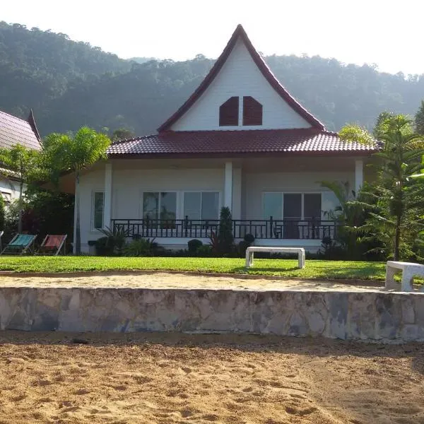 Peony Villa, 3 Bedroom Beachfront Pool Villa，位于兰格普的酒店