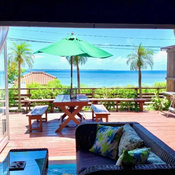 石垣岛露台套房度假屋，位于Kabira的酒店