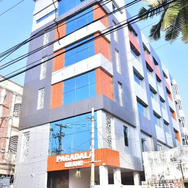 Pagadala Grand Residency，位于Bāpatla的酒店