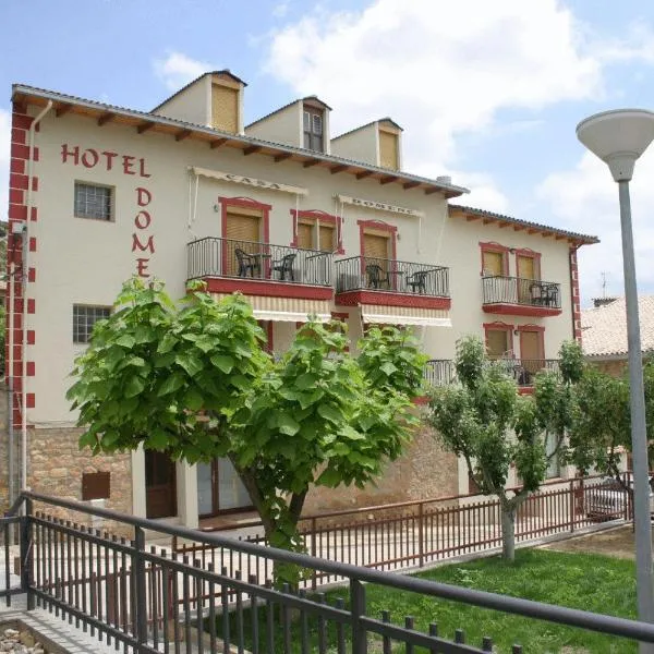 多门客酒店，位于伊萨韦纳河畔罗达的酒店