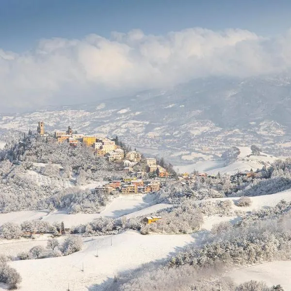 La vedetta del Montefeltro，位于Peglio的酒店