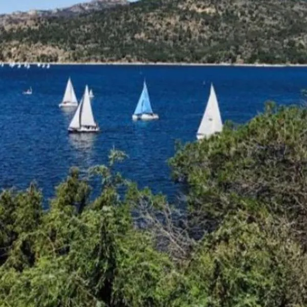 Naturaleza en el pantano de San Juan，位于圣马丁德巴尔代格莱西亚斯的酒店