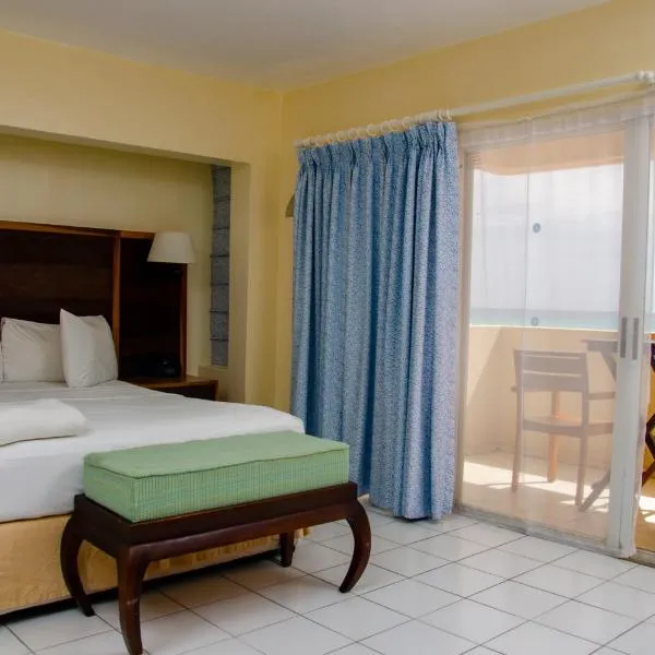 无限海滨酒店，位于Silver Sands的酒店