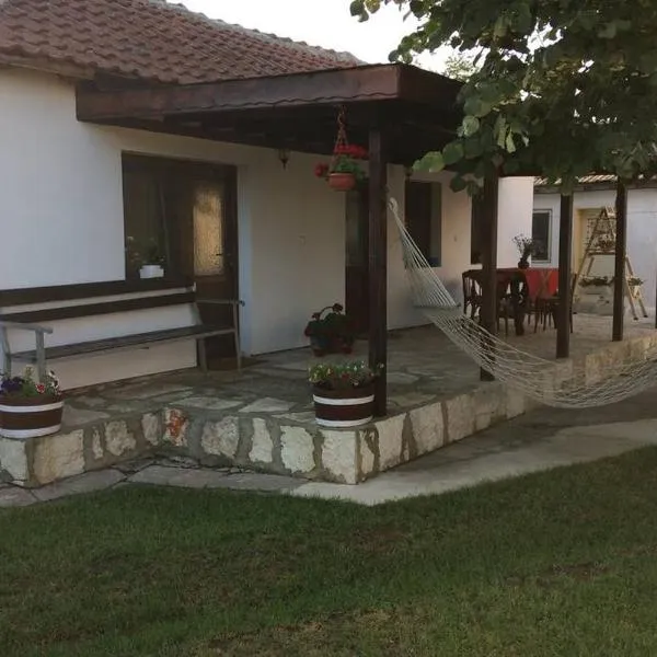 Guest House Kostadinovi，位于布尔加沃的酒店