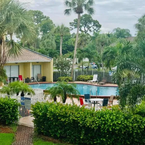 Spacious Condo close to Siesta，位于萨拉索塔的酒店