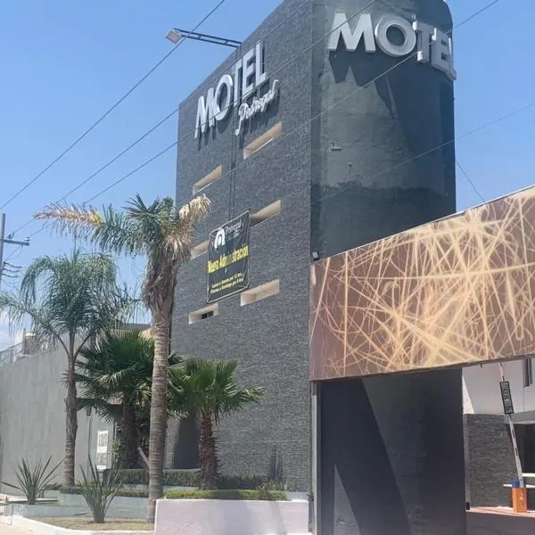 Motel Pedregal Suites，位于Santa Cruz Nieto的酒店