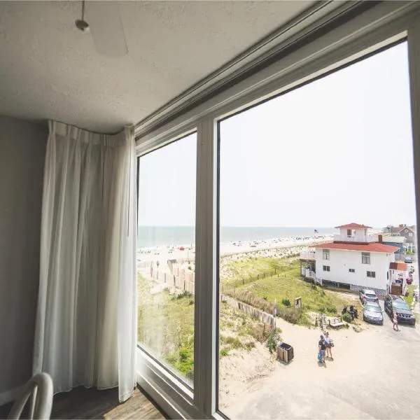 Surf Club Oceanfront Hotel，位于杜威海滩的酒店