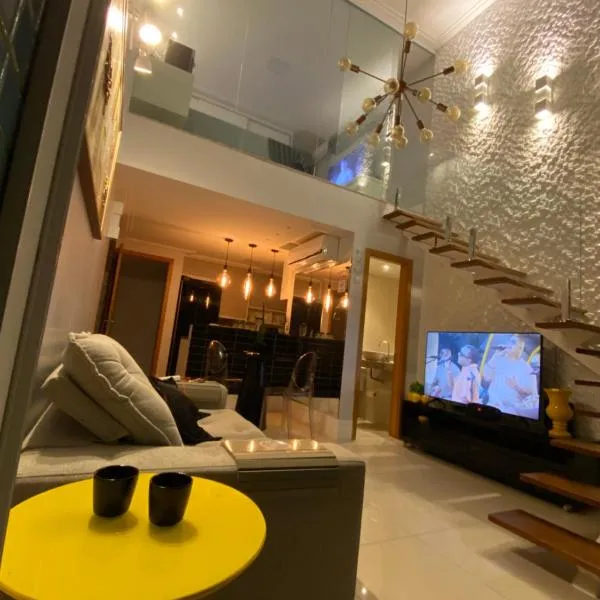 Loft luxo duplex com dois colchões adicionais e sofá cama，位于萨尔瓦多的酒店