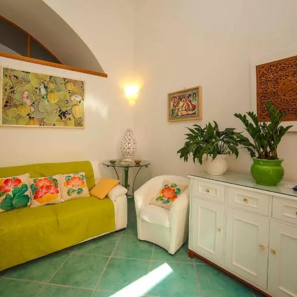 Atrani Apartments on the Amalfi Coast, air-purified, close to the beach and easy access，位于阿特拉尼的酒店