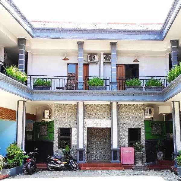 Hotel Salma Syariah Mitra RedDoorz near Terminal Baru Kediri，位于谏义里的酒店