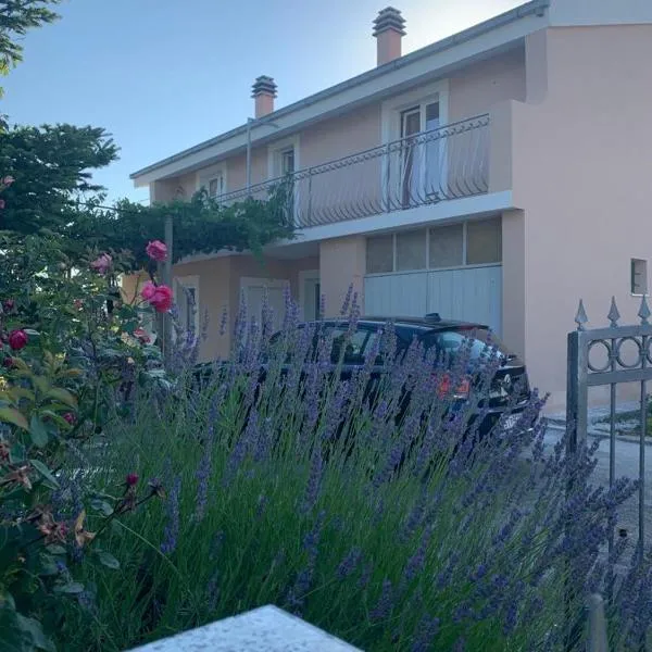 Apartman MARA,位于Šestanovac的酒店