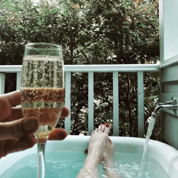 彼鲁兹洛恩酒店，位于洛恩的酒店