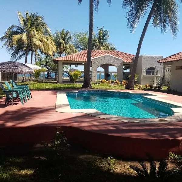 La Ceja Beach House，位于Olomega的酒店