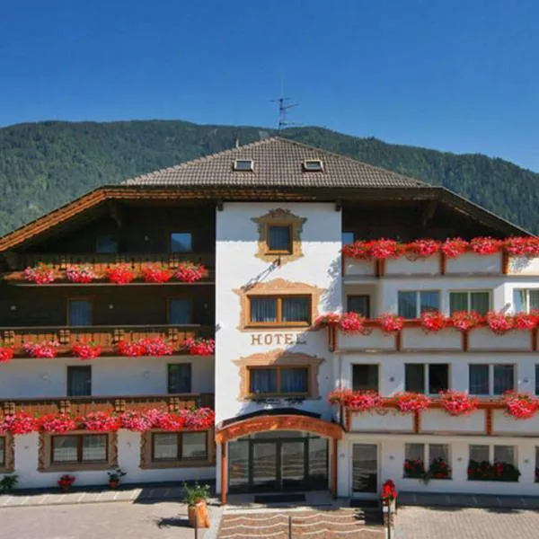Hotel Kronplatzer Hof，位于Valdaora di Sotto的酒店